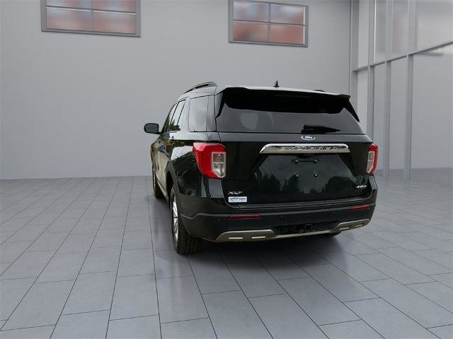 Certified 2022 Ford Explorer XLT w/ Equipment Group 202A image 5