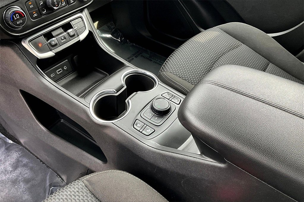 Used 2023 GMC Terrain SLE w/ Driver Convenience Package image 17