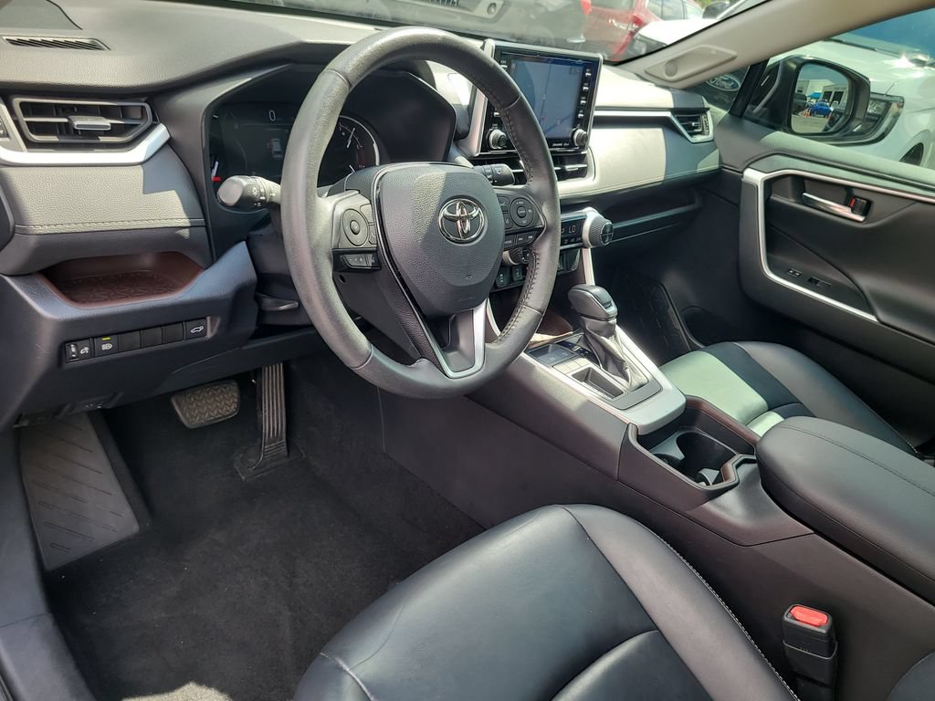 Used 2020 Toyota RAV4 Limited FWD image 17