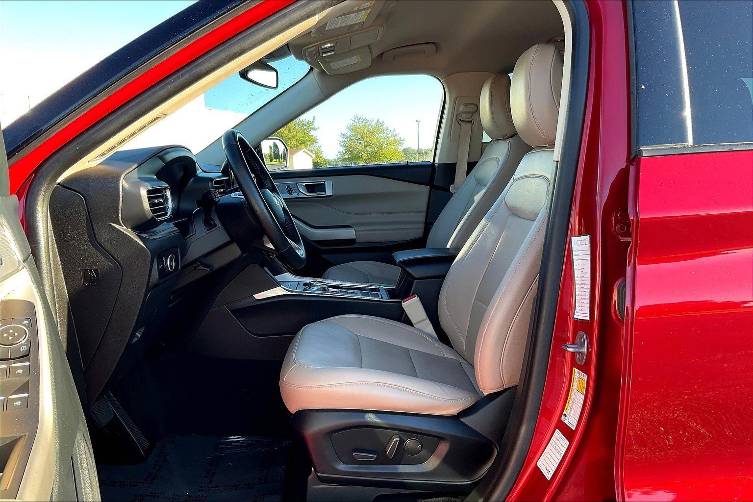 Certified 2024 Ford Explorer Limited image 7