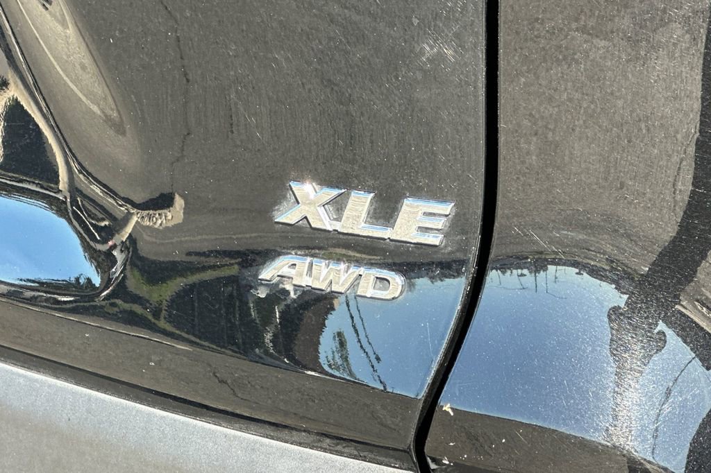 Used 2025 Toyota RAV4 XLE image 9