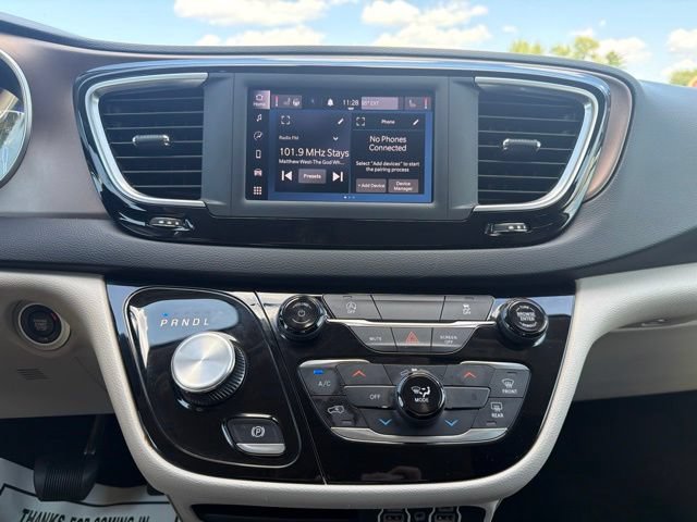 Used 2022 Chrysler Voyager LX FWD image 28