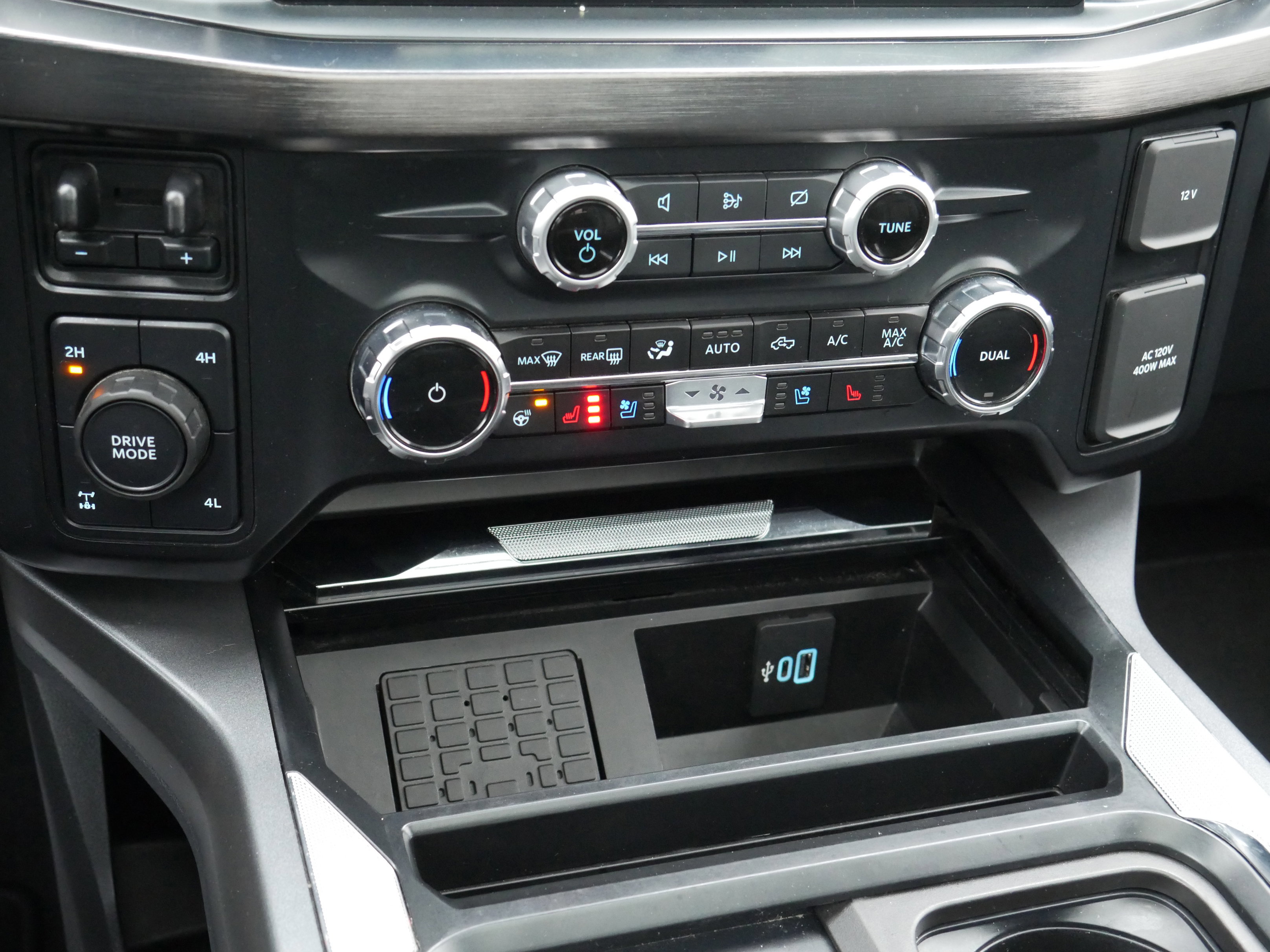 Certified 2023 Ford F350 Lariat w/ Black Appearance Package image 25