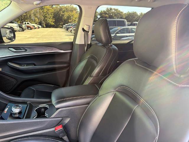 Used 2024 Jeep Grand Cherokee L Limited w/ Black Appearance Package RWD image 10