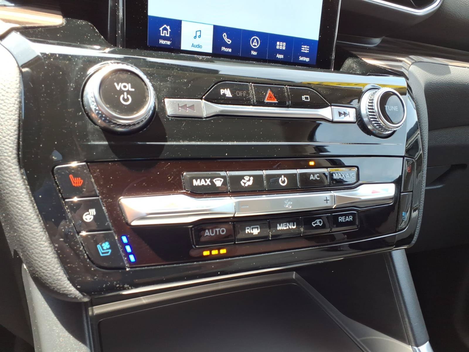 Certified 2023 Ford Explorer Limited w/ Limited Technology Package AWD/4WD image 19