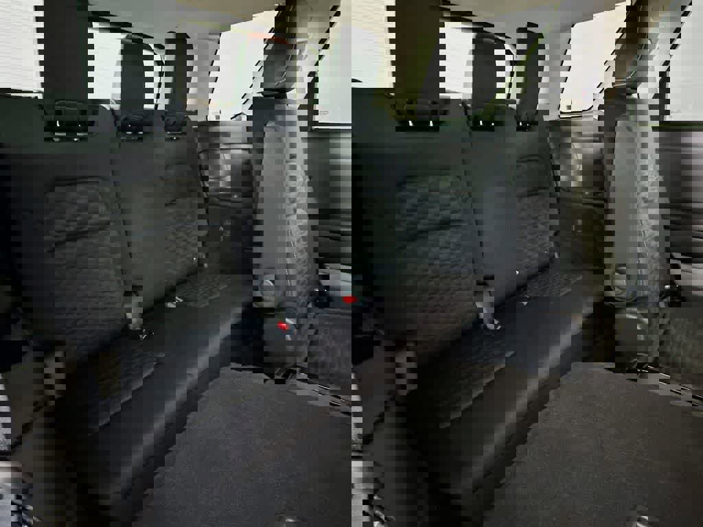 Used 2022 Nissan Pathfinder SV w/ SV Premium Package FWD image 32