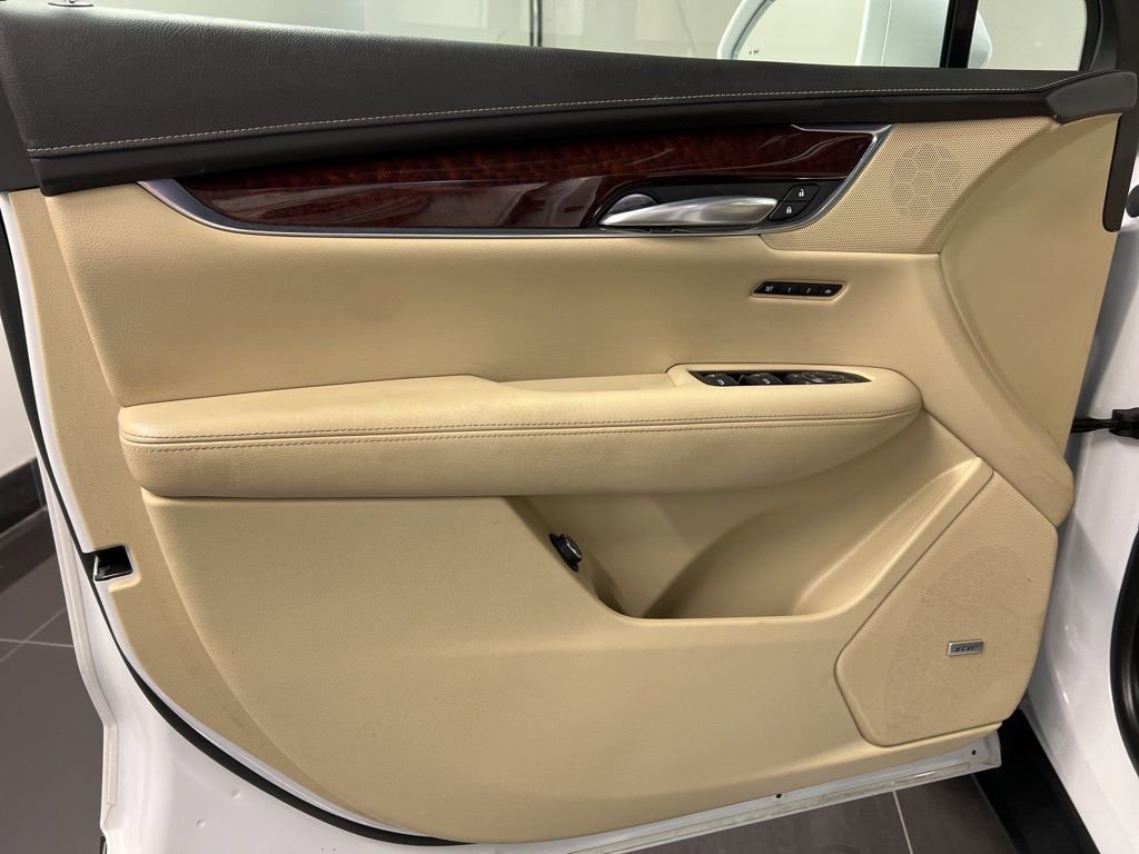 Used 2017 Cadillac XT5 Luxury w/ Driver Awareness Package AWD/4WD image 29
