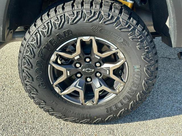 Used 2025 Chevrolet Colorado ZR2 w/ Technology Package image 7