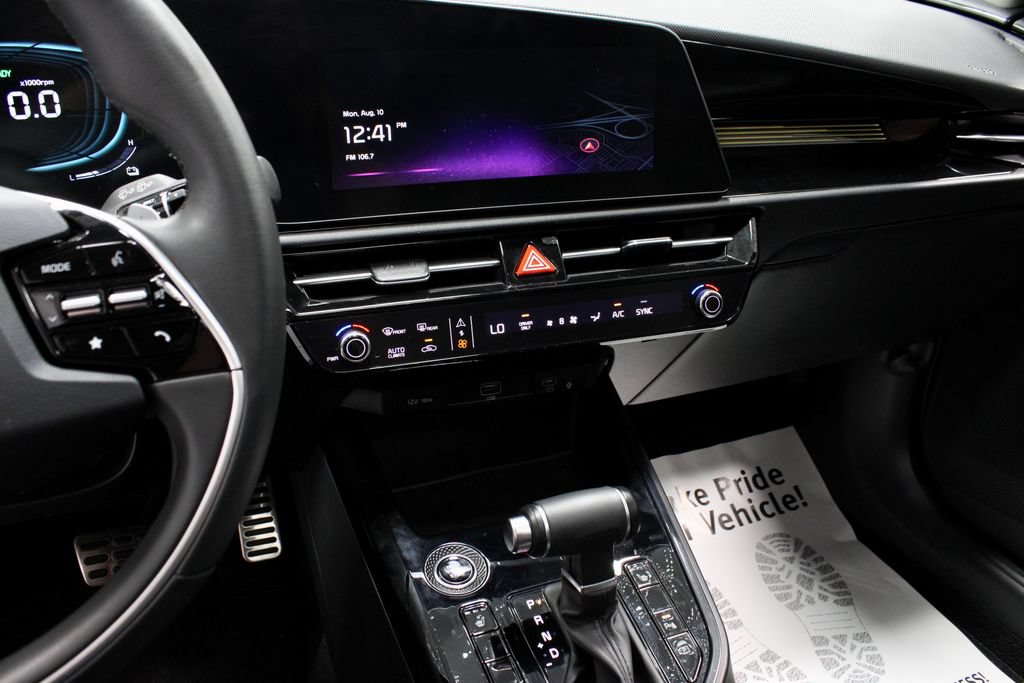 Used 2025 Kia Niro EX Touring FWD image 33