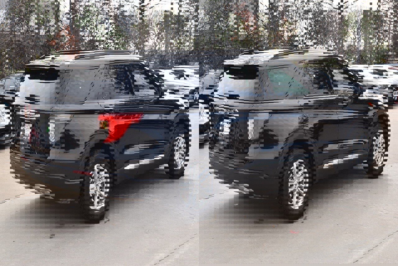 Certified 2023 Ford Explorer XLT w/ Equipment Group 202A image 7