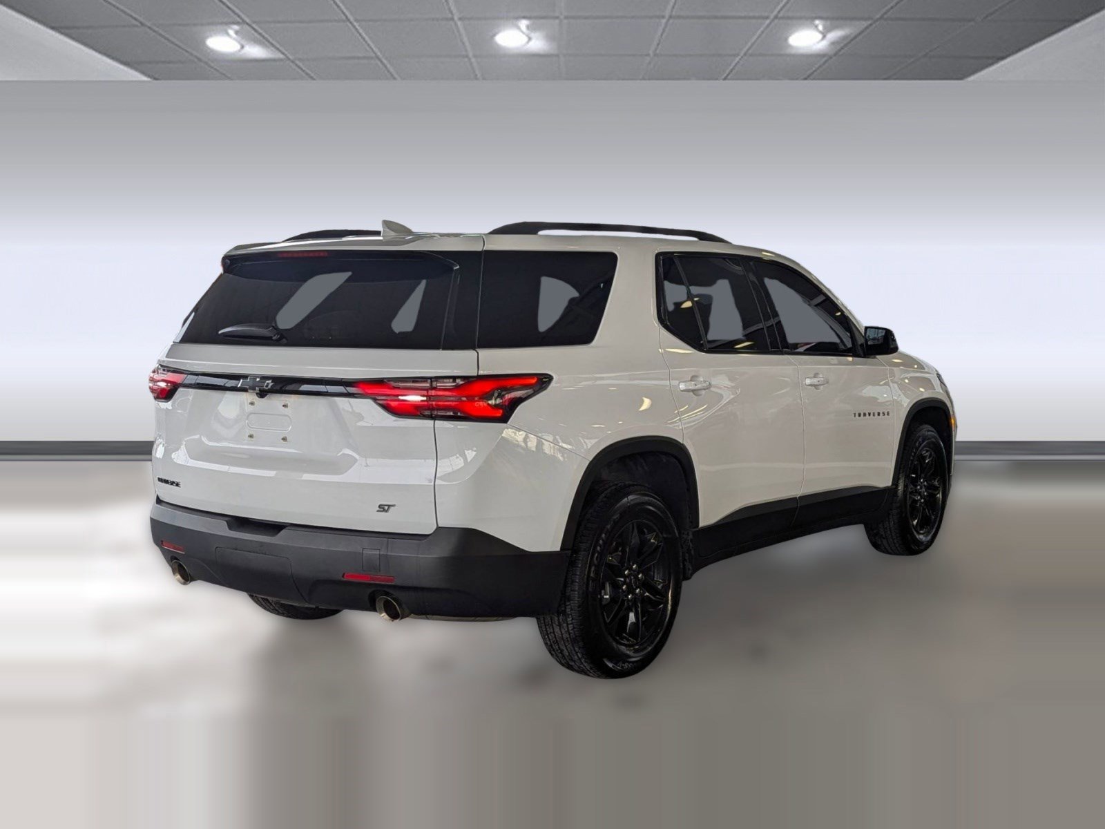 Used 2023 Chevrolet Traverse LS w/ Midnight/Sport Edition image 5