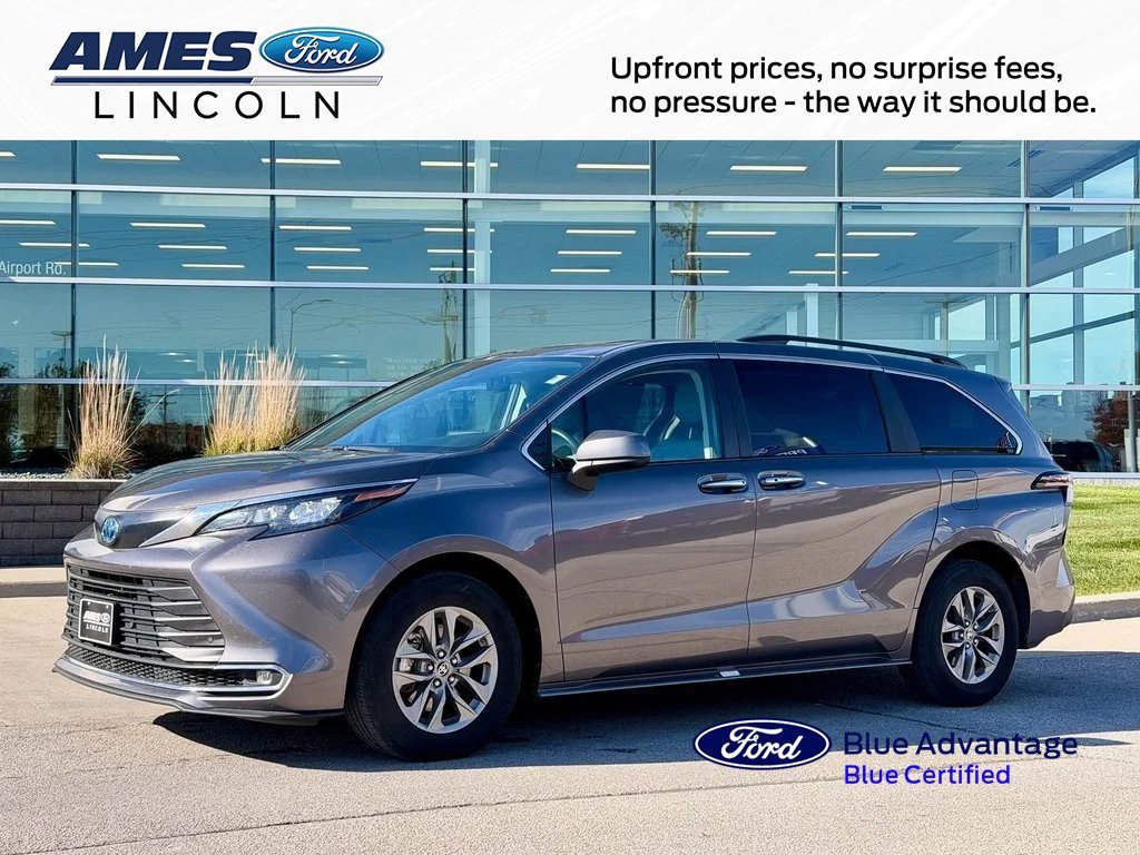 Used 2024 Toyota Sienna XLE image 6