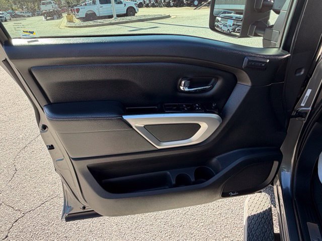 Used 2020 Nissan Titan SL w/ Moonroof Package RWD image 11
