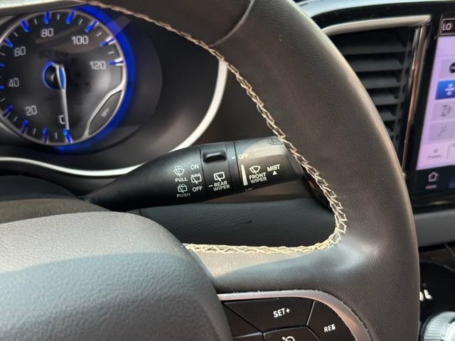 Used 2023 Chrysler Pacifica Touring-L FWD image 31