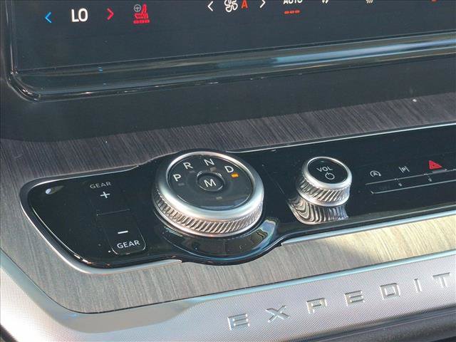Certified 2026 Ford Expedition Max Platinum w/ Platinum Ultimate Package AWD/4WD image 11