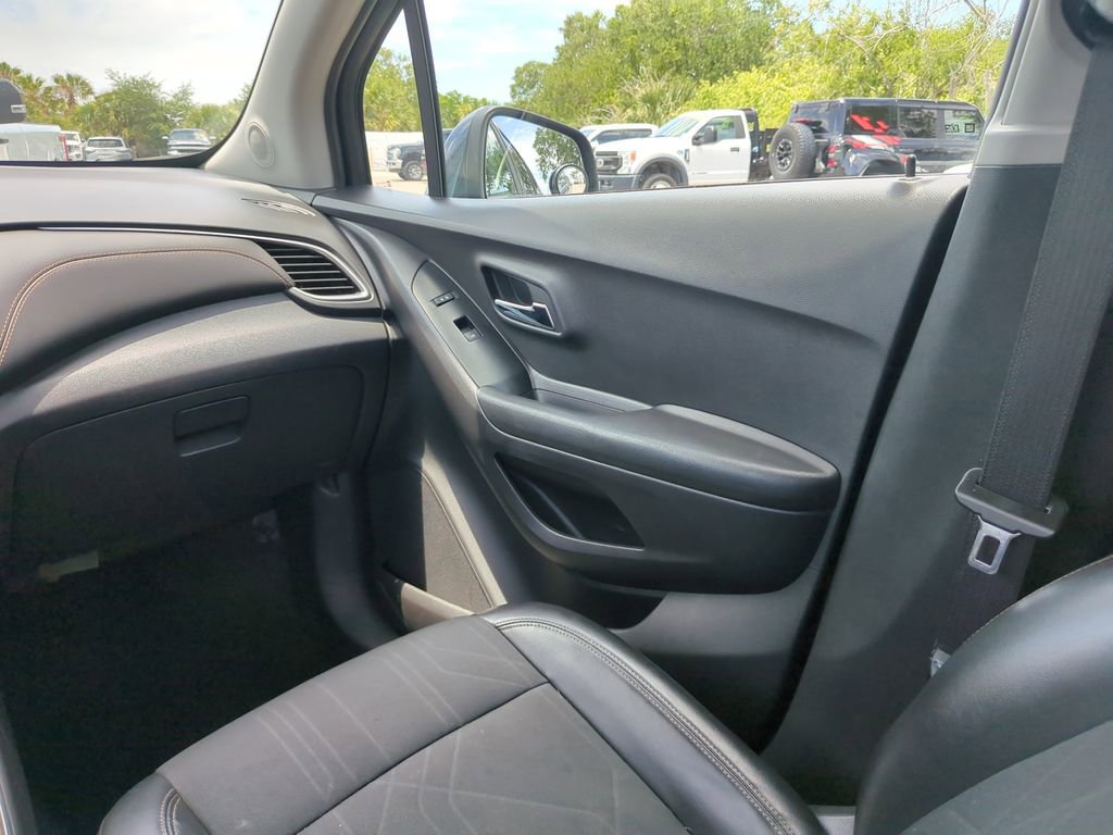 Used 2021 Chevrolet Trax LT AWD/4WD image 15