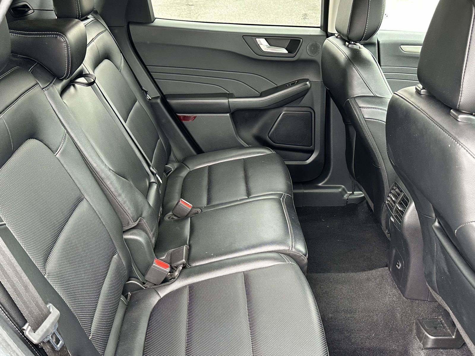 Certified 2022 Ford Escape SEL w/ Technology Package AWD/4WD image 10
