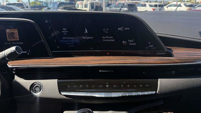 Used 2024 Cadillac Escalade Premium Luxury AWD/4WD image 18