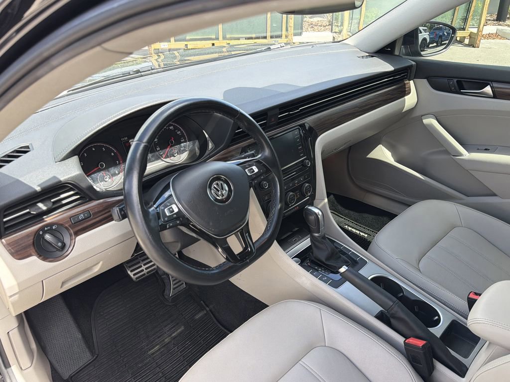 Used 2020 Volkswagen Passat 2.0T SEL image 17