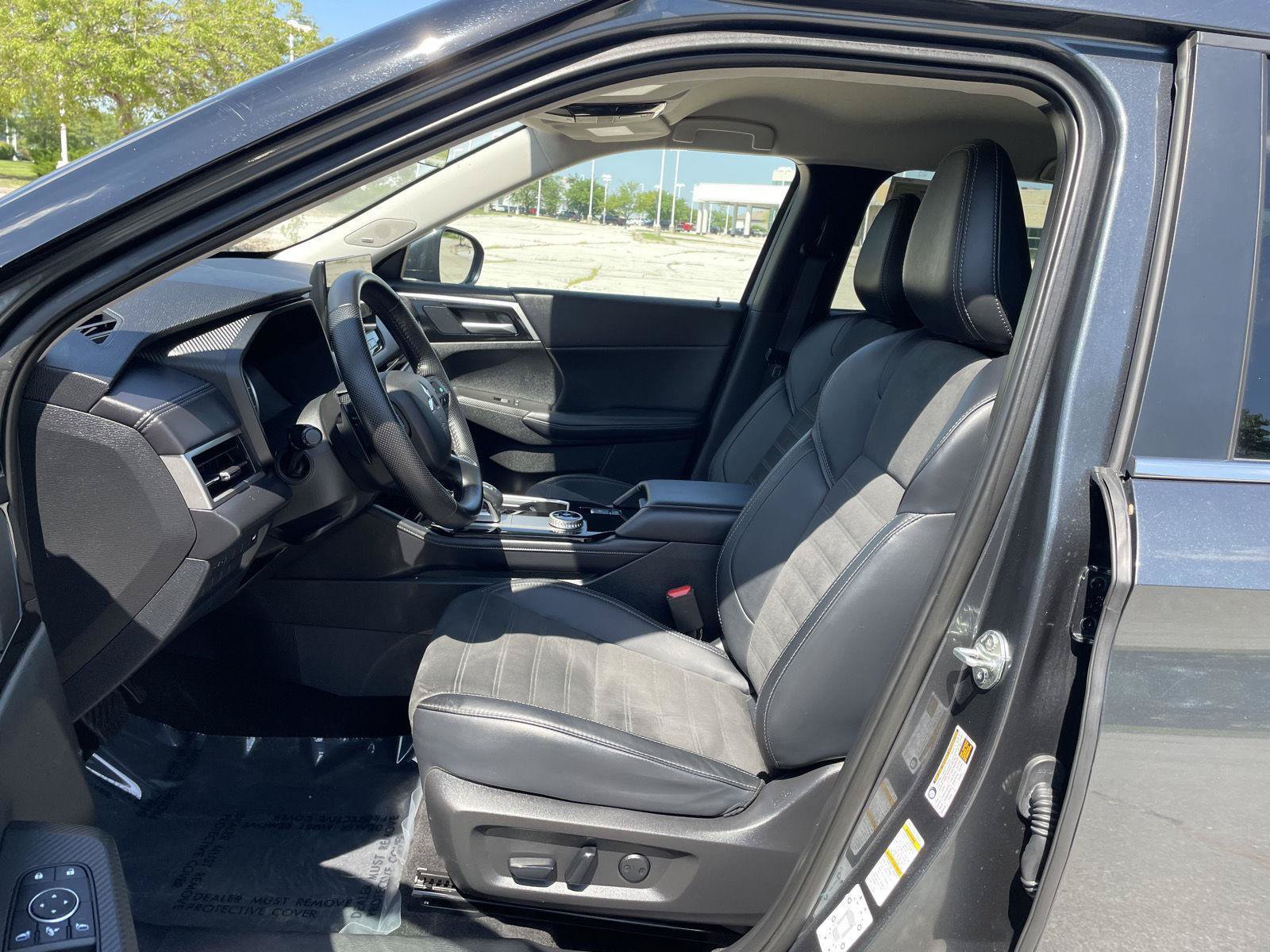 Used 2025 Mitsubishi Outlander SE FWD image 17