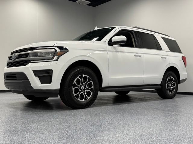 Certified 2024 Ford Expedition XLT RWD image 5
