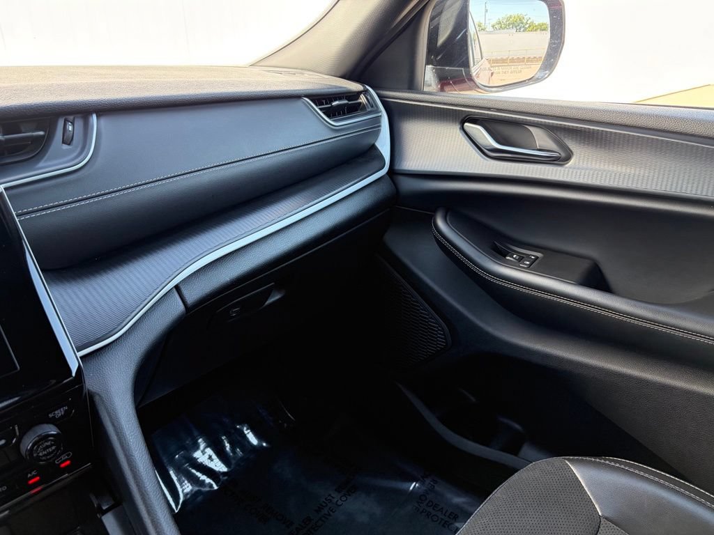 Used 2024 Jeep Grand Cherokee Altitude AWD/4WD image 44