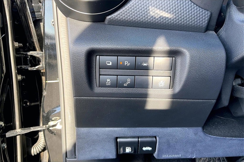 Used 2022 Nissan Kicks S image 33