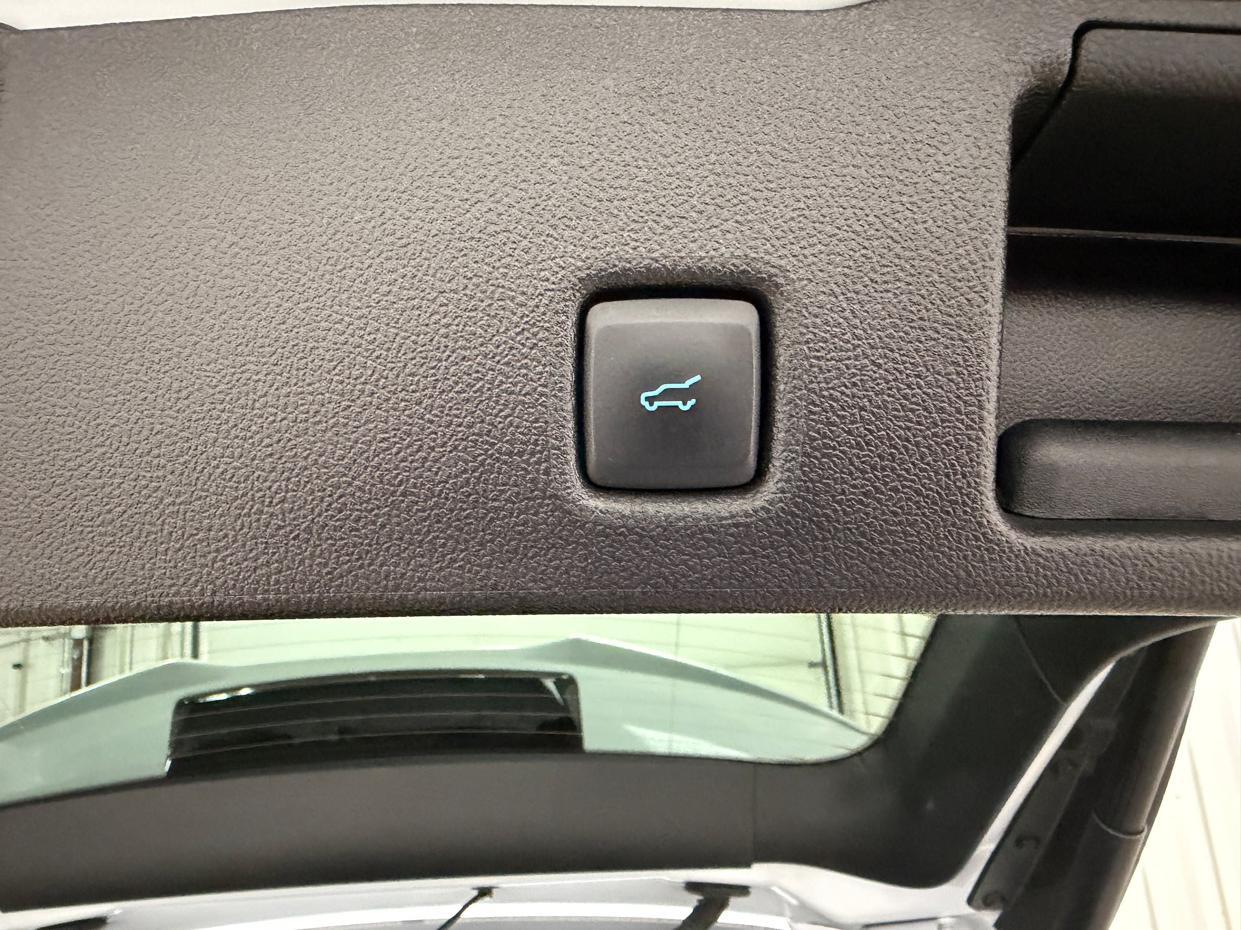 Certified 2025 Ford Escape ST-Line Select AWD/4WD image 30