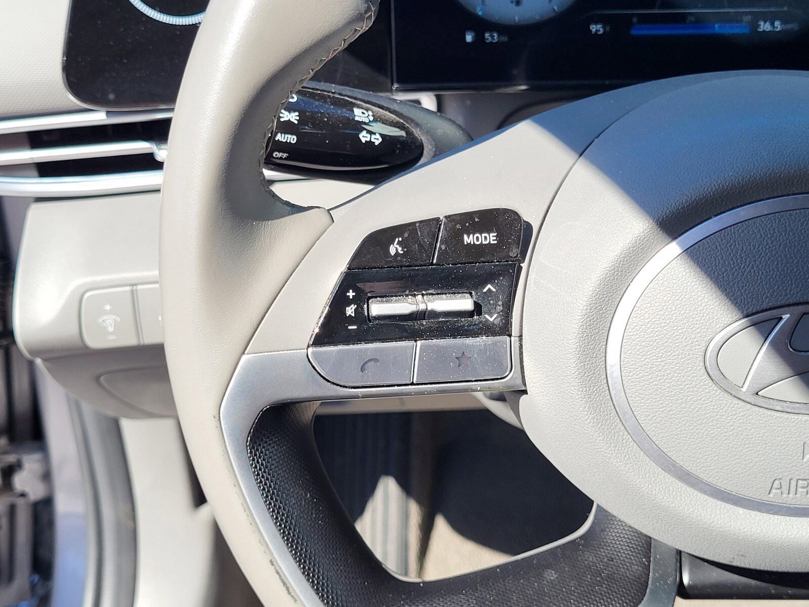 Used 2025 Hyundai Elantra SEL image 26