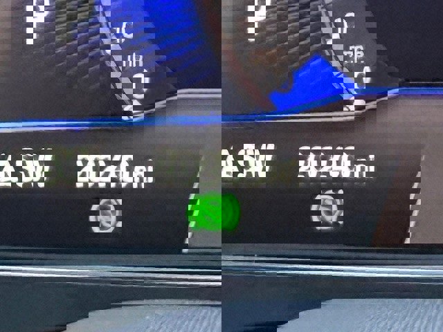 Used 2024 Volkswagen Tiguan SE w/ Panoramic Sunroof Package image 34