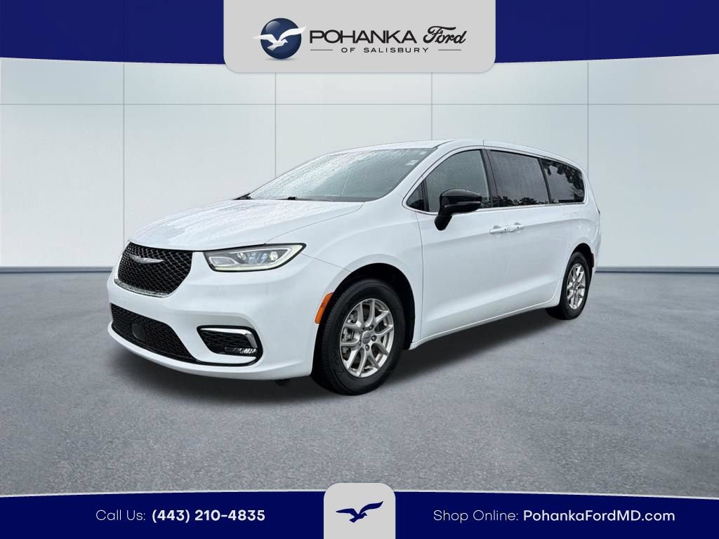 Used 2025 Chrysler Pacifica Select
