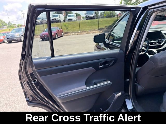 Used 2023 Toyota Highlander LE AWD/4WD image 22