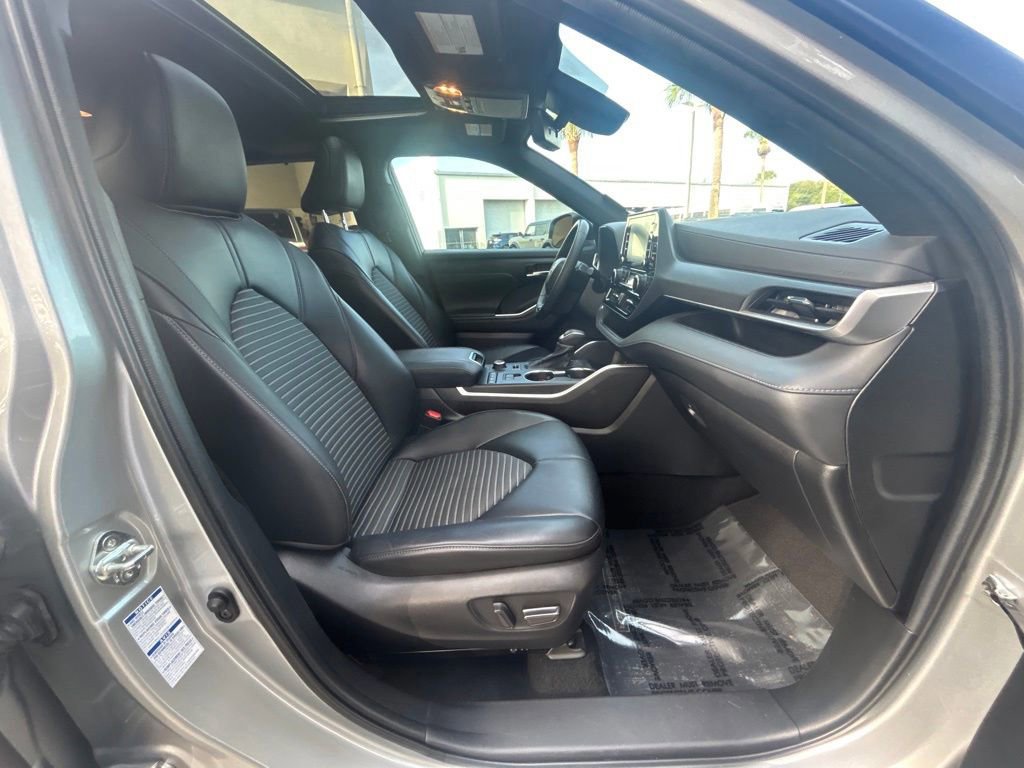 Used 2022 Toyota Highlander XSE image 29