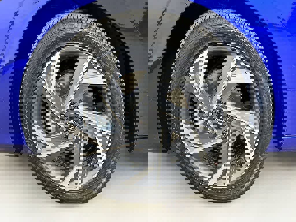 Used 2026 Hyundai Elantra Limited w/ Cargo Package image 10