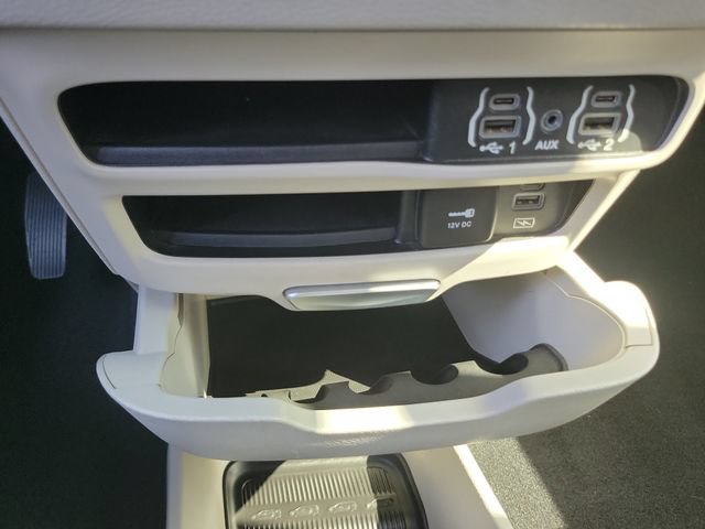 Used 2022 Chrysler Pacifica Touring-L FWD image 27