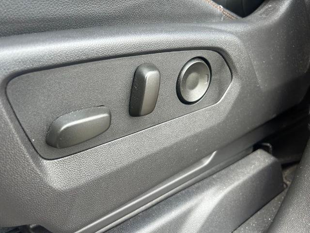 Used 2025 GMC Sierra 1500 AT4 w/ AT4 Premium Package AWD/4WD image 17