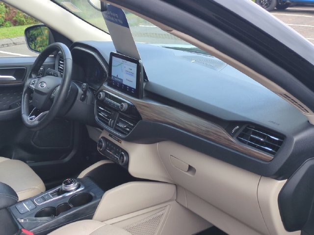 Certified 2020 Ford Escape Titanium AWD/4WD image 36