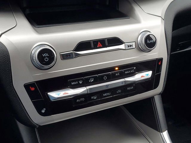 Certified 2022 Ford Explorer XLT w/ Equipment Group 202A image 28