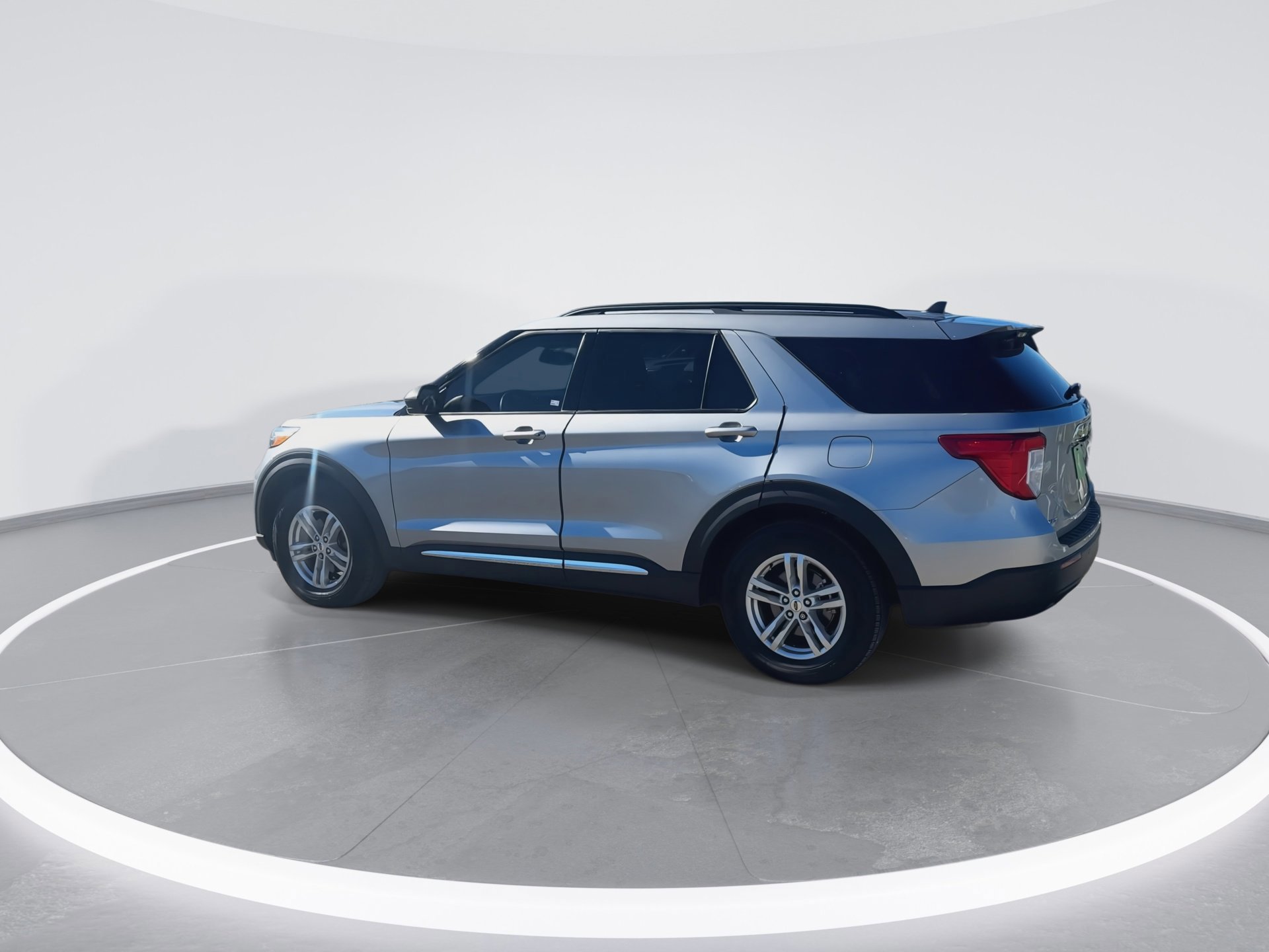 Certified 2023 Ford Explorer XLT image 4