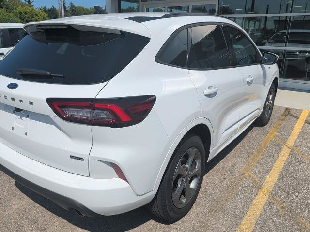 Certified 2023 Ford Escape ST-Line Select AWD/4WD image 5