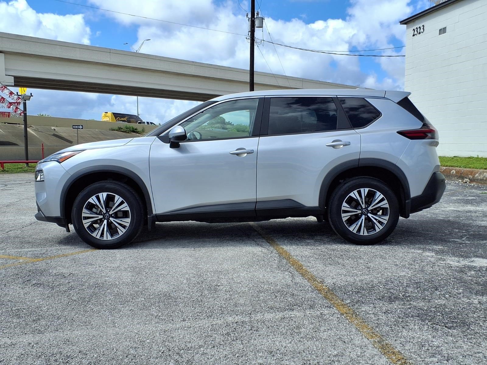 Used 2023 Nissan Rogue SV FWD image 9