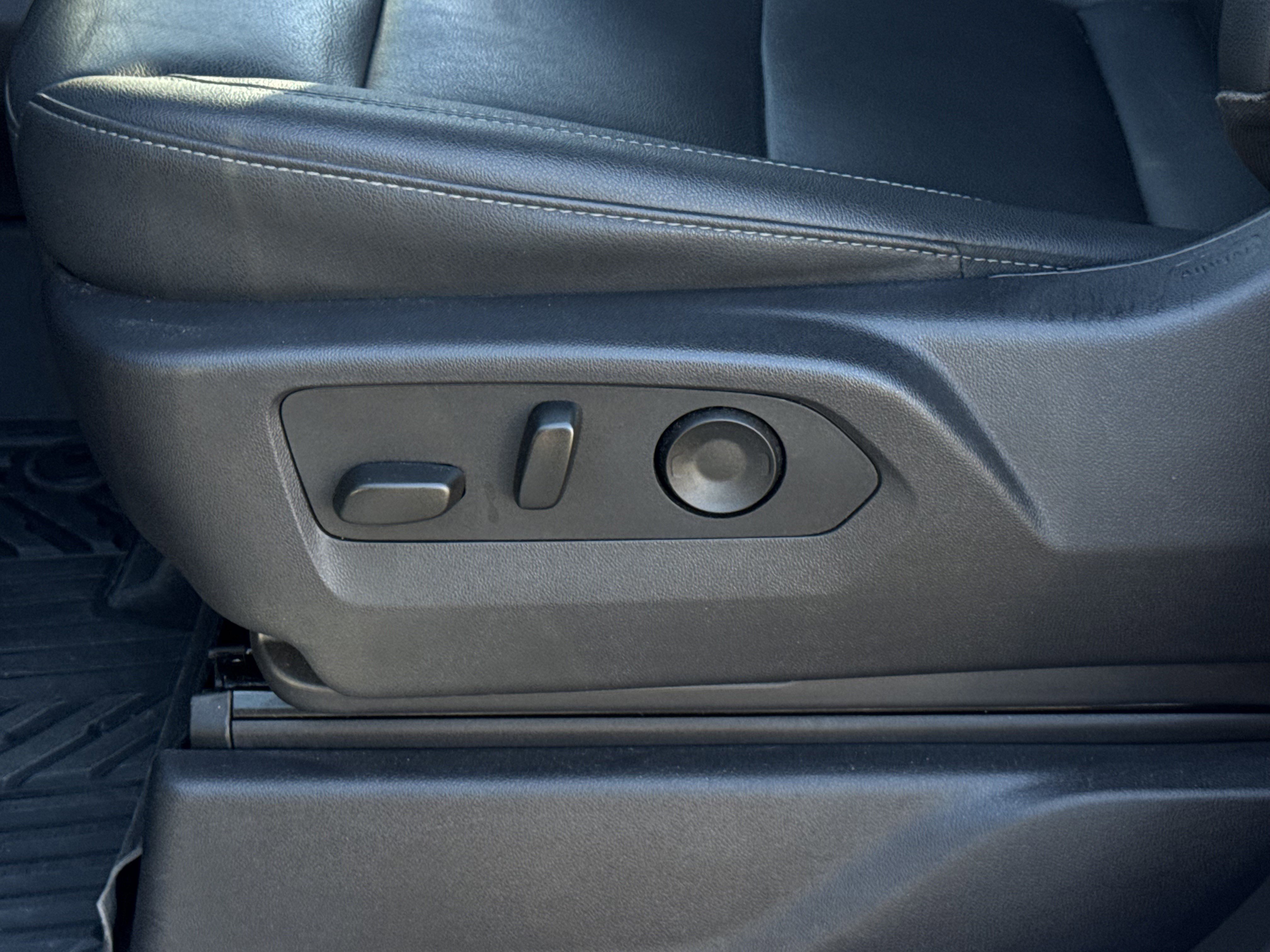 Used 2025 Chevrolet Silverado 1500 LT Trail Boss w/ Convenience Package II image 18