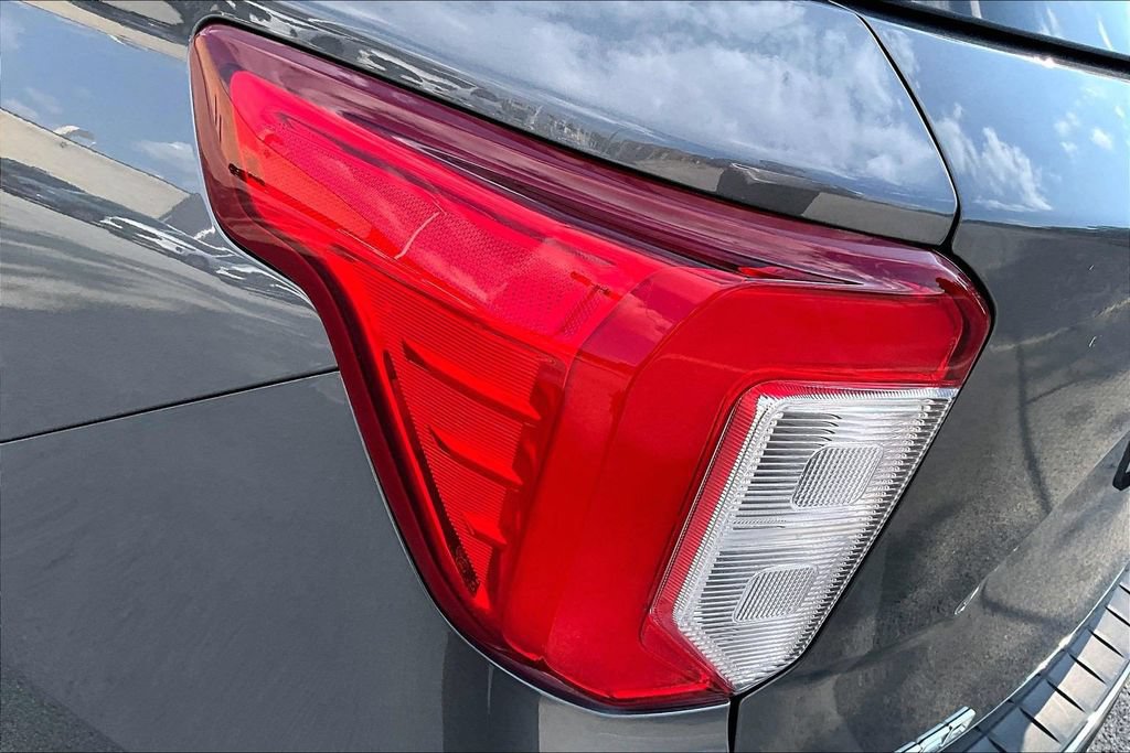 Certified 2023 Ford Explorer Limited w/ Limited Technology Package AWD/4WD image 30