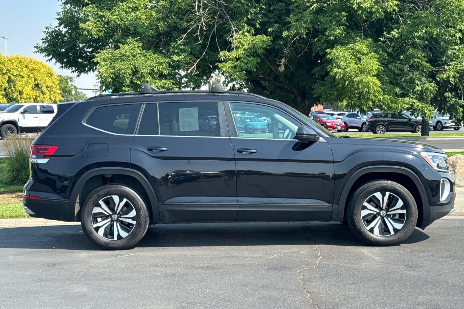 Used 2025 Volkswagen Atlas SE AWD/4WD image 8