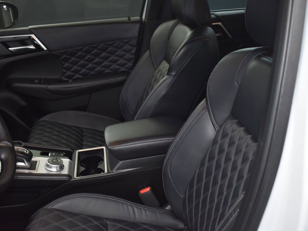 Used 2023 Mitsubishi Outlander SEL image 7