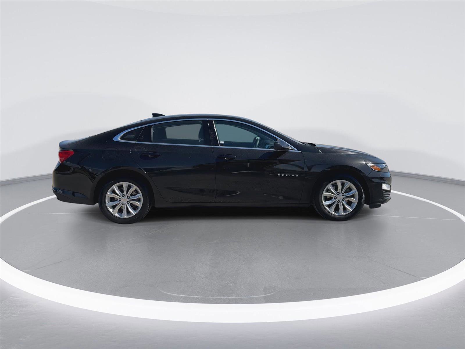 Used 2024 Chevrolet Malibu LT image 3
