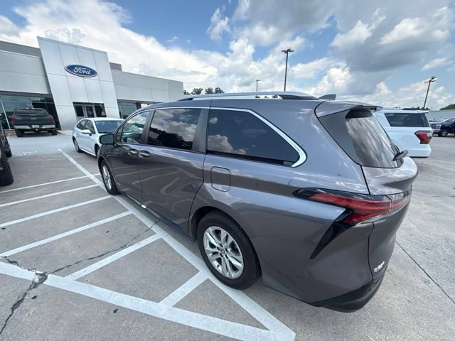 Used 2021 Toyota Sienna Limited FWD video 3