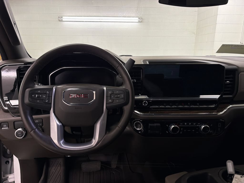 Used 2023 GMC Sierra 1500 SLE RWD image 16