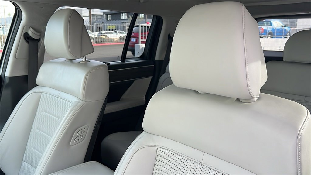 Used 2025 Hyundai Santa Fe Calligraphy image 11