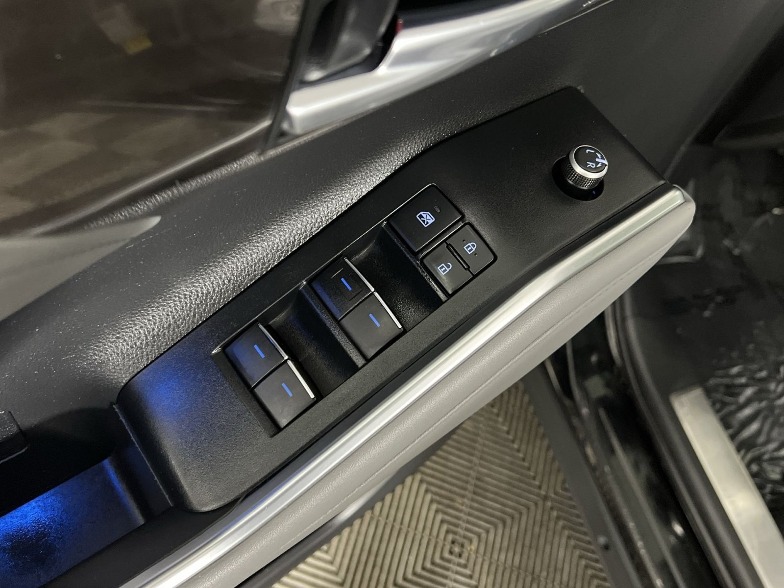 Used 2021 Toyota Highlander Platinum AWD/4WD image 15